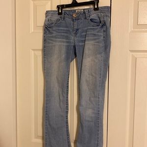 Junior size 7 jeans. So about a 4 in womens
